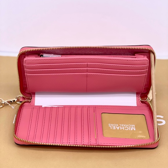 Michael Kors Large Continental
Wallet Wristlet Tea Rose - Picture 3 of 10